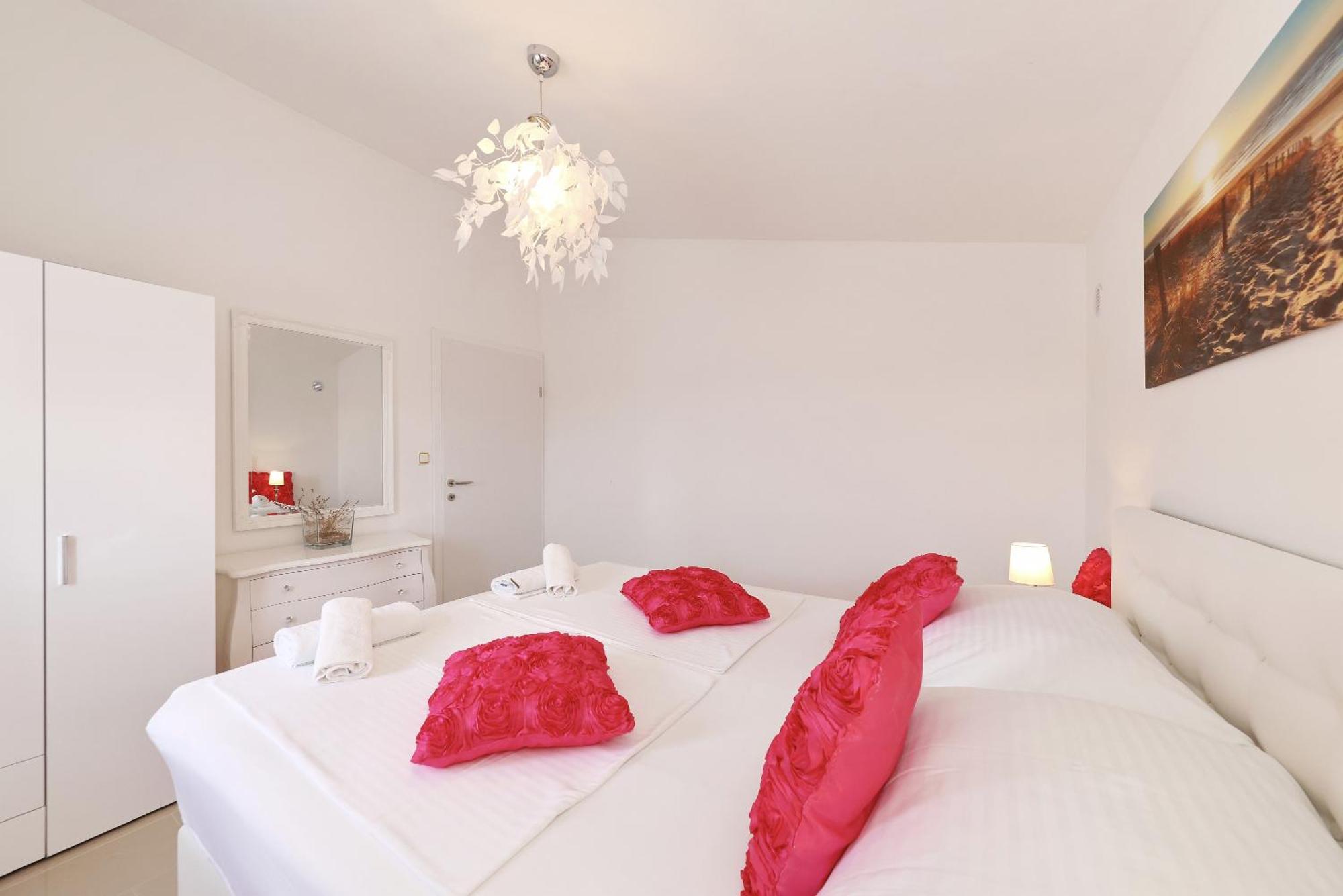 Apartments Rosini, 300M From The Beach With Shared Tavern And Bikes, Nin Kültér fotó